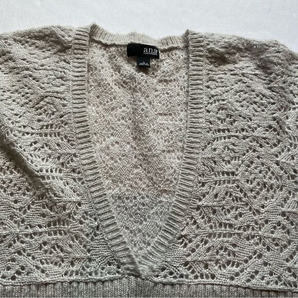 A.n.a. Women's Short Sleeve V neck Sweater Gray/Silver metallic Size Large - Picture 8 of 8